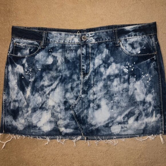 Amethyst Jean Women 24 Blue Distressed Acid Wash‎ Fringe Hem Pocket Mini Skirt - Picture 1 of 9